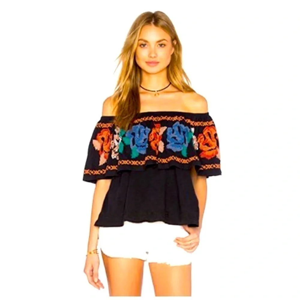 Free People To The Left, Boho
Black Floral Peasant off the shoulder top Sz Small